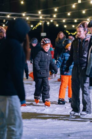 Åbningsdag og halloween på Broens Skøjtebane